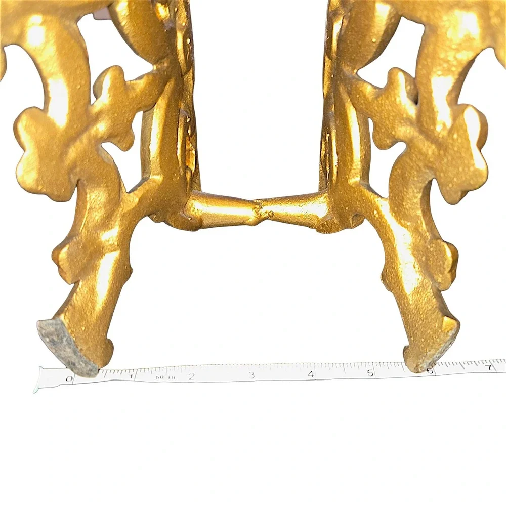 Unmarked Magazine Rack 11